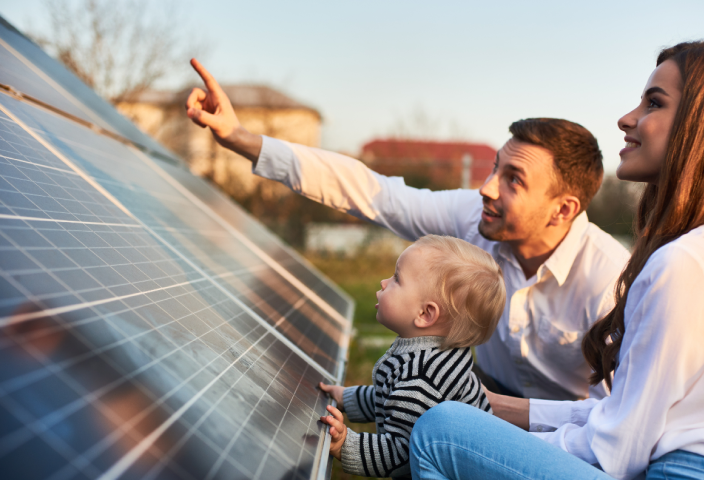 familia placas solares energia