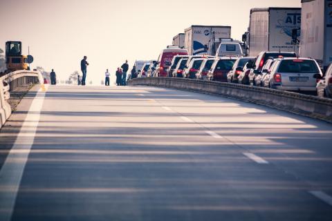 Fotografía de caravana de coches