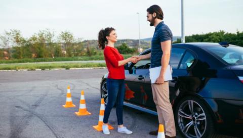 vehículos eléctricos en las autoescuelas