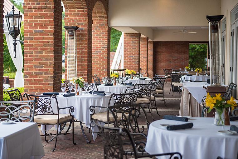 terraza exterior de un restaurante