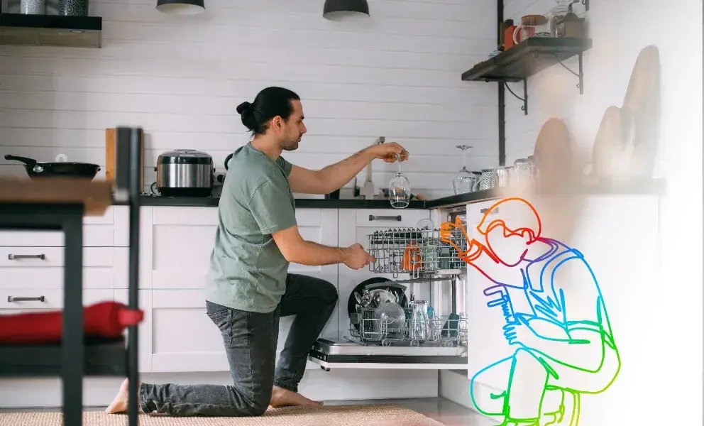 persona poniendo lavavajillas con la tranquilidad de estar cubierto por el servicio facilita